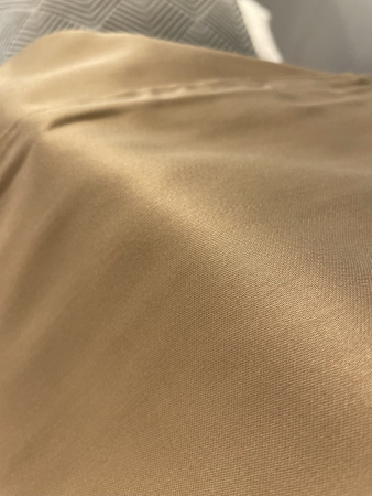 Простыня на резинке с наволочками песочного цвета Issimo 1
